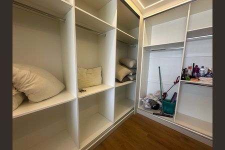 Apartamento à venda com 119m², 3 quartos e 2 vagasCloset da suíte 3