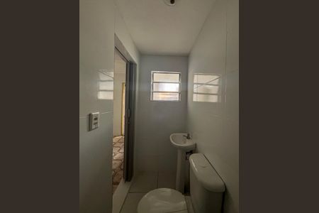Banheiro de casa para alugar com 1 quarto, 45m² em Vila Moraes, São Paulo