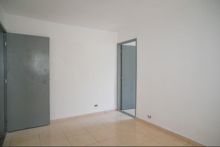 Sala 1 de casa para alugar com 3 quartos, 160m² em Vila Santo Estefano, São Paulo