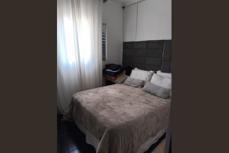 Quarto 1 de casa à venda com 2 quartos, 150m² em Jardim Caguassu, São Paulo