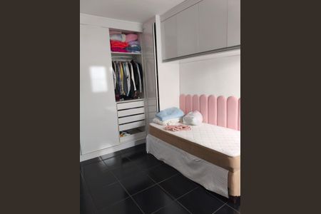 Quarto 2 de casa à venda com 2 quartos, 150m² em Jardim Caguassu, São Paulo