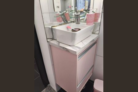 Banheiro de casa à venda com 2 quartos, 150m² em Jardim Caguassu, São Paulo