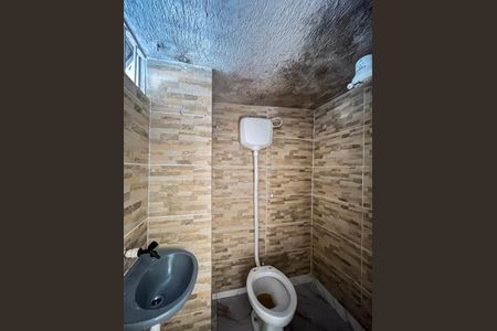 Banheiro de casa para alugar com 1 quarto, 28m² em Vila Moraes, São Paulo