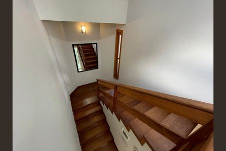 Casa para alugar com 197m², 3 quartos e 4 vagasEscada