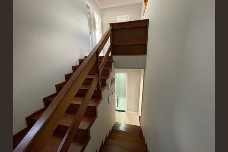 Casa para alugar com 197m², 3 quartos e 4 vagasEscada