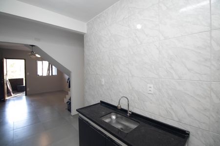 Casa para alugar com 55m², 2 quartos e 1 vaga Casa para alugar com 55m², 2 quartos e 1 vagaCozinha - Armários