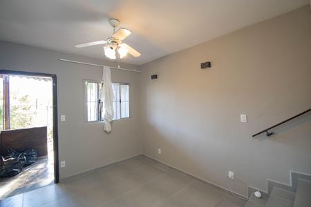 Sala  de casa para alugar com 2 quartos, 55m² em Parque Ramos Freitas, São Paulo