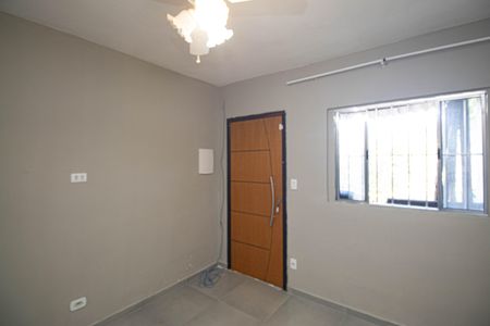 Sala  de casa para alugar com 2 quartos, 55m² em Parque Ramos Freitas, São Paulo