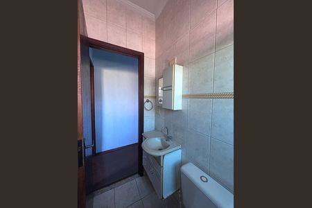 Casa à venda com 160m², 5 quartos e 2 vagas Casa à venda com 160m², 5 quartos e 2 vagasBanheiro social