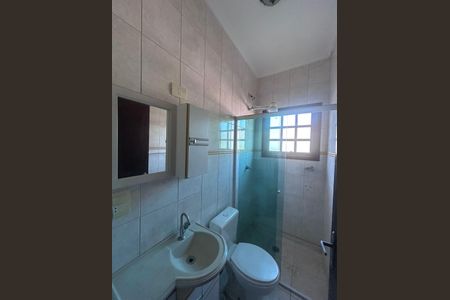 Casa à venda com 160m², 5 quartos e 2 vagas Casa à venda com 160m², 5 quartos e 2 vagasBanheiro social