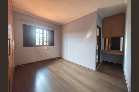 Casa à venda com 160m², 5 quartos e 2 vagas Casa à venda com 160m², 5 quartos e 2 vagasQuarto - suíte