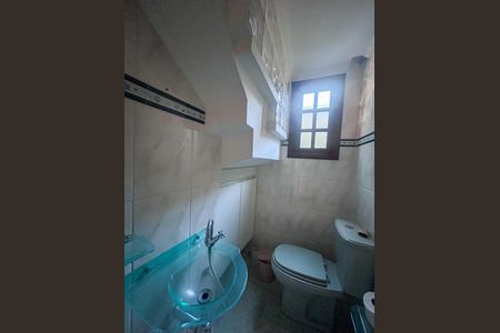 Casa à venda com 160m², 5 quartos e 2 vagas Casa à venda com 160m², 5 quartos e 2 vagasLavabo