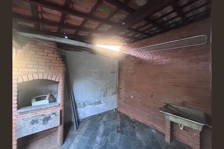 Casa à venda com 160m², 5 quartos e 2 vagas Casa à venda com 160m², 5 quartos e 2 vagasÁrea de serviço-churrasqueira