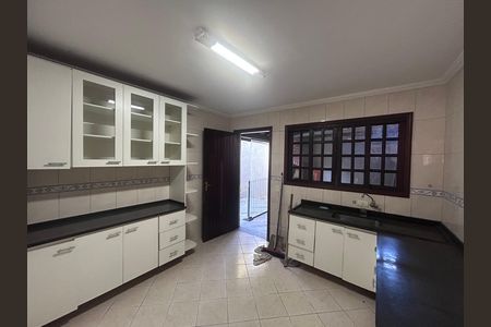 Casa à venda com 160m², 5 quartos e 2 vagas Casa à venda com 160m², 5 quartos e 2 vagasCozinha