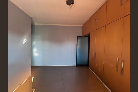 Casa à venda com 160m², 5 quartos e 2 vagas Casa à venda com 160m², 5 quartos e 2 vagasQuarto - suíte