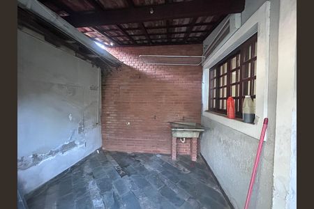 Casa à venda com 160m², 5 quartos e 2 vagas Casa à venda com 160m², 5 quartos e 2 vagasÁrea de serviço-churrasqueira