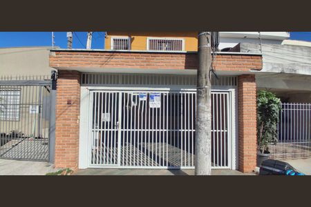Casa à venda com 160m², 5 quartos e 2 vagas Casa à venda com 160m², 5 quartos e 2 vagasFachada