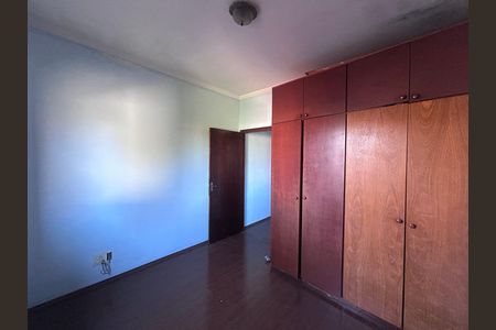 Casa à venda com 160m², 5 quartos e 2 vagas Casa à venda com 160m², 5 quartos e 2 vagasQuarto 3