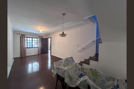 Casa à venda com 160m², 5 quartos e 2 vagas Casa à venda com 160m², 5 quartos e 2 vagasSala