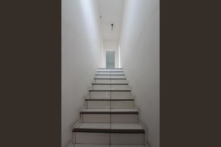 Casa à venda com 481m², 5 quartos e 3 vagas Casa à venda com 481m², 5 quartos e 3 vagasEscada - casa 1
