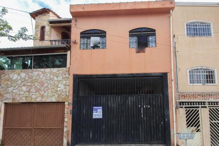 Casa à venda com 481m², 5 quartos e 3 vagas Casa à venda com 481m², 5 quartos e 3 vagasFachada