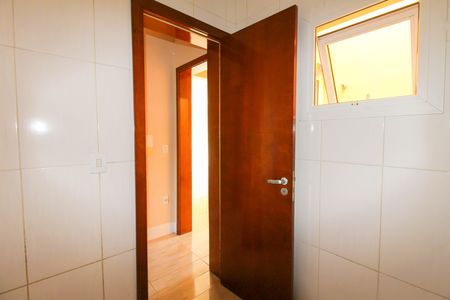 Casa à venda com 95m², 2 quartos e 1 vaga Casa à venda com 95m², 2 quartos e 1 vagaBanheiro