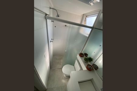 Banheiro 1 de apartamento para alugar com 2 quartos, 50m² em Quitaúna, Osasco