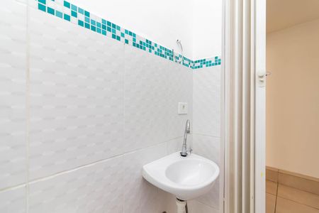 Banheiro de apartamento para alugar com 1 quarto, 28m² em Chora Menino, São Paulo