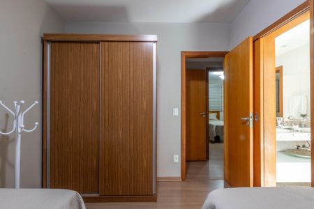 Apartamento à venda com 180m², 4 quartos e 4 vagasQuarto 1