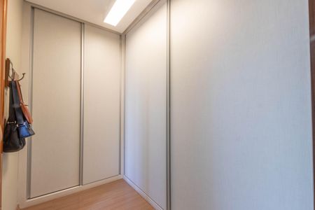 Apartamento à venda com 180m², 4 quartos e 4 vagasCloset