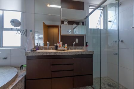Apartamento à venda com 180m², 4 quartos e 4 vagasBanheiro