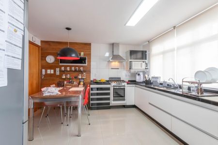 Cozinha de apartamento à venda com 4 quartos, 180m² em Buritis, Belo Horizonte