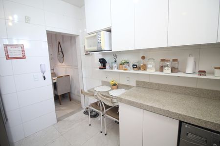 Apartamento à venda com 64m², 2 quartos e 2 vagasCozinha e Área de Serviço