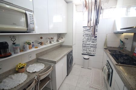 Apartamento à venda com 64m², 2 quartos e 2 vagasCozinha e Área de Serviço