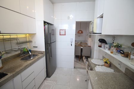 Apartamento à venda com 64m², 2 quartos e 2 vagasCozinha e Área de Serviço