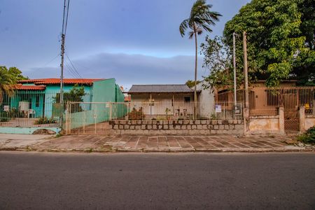 Casa à venda com 60m², 1 quarto e 2 vagas Casa à venda com 60m², 1 quarto e 2 vagasFachada