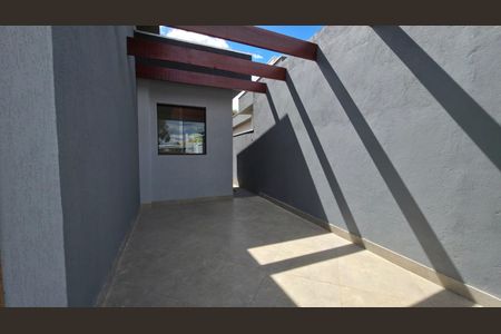Casa à venda com 203m², 3 quartos e 2 vagasFachada