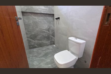 Casa à venda com 203m², 3 quartos e 2 vagasBanheiro 2