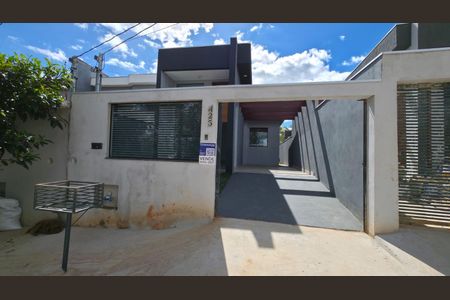 Casa à venda com 203m², 3 quartos e 2 vagasFachada