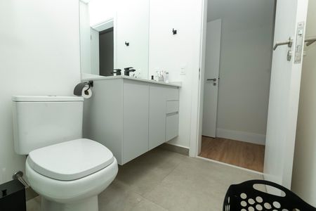 Casa de condomínio à venda com 421m², 4 quartos e 4 vagas Casa de condomínio à venda com 421m², 4 quartos e 4 vagasBANHEIRO SUITE 2