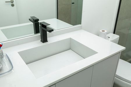 Casa de condomínio à venda com 421m², 4 quartos e 4 vagas Casa de condomínio à venda com 421m², 4 quartos e 4 vagasBANHEIRO SUITE 1