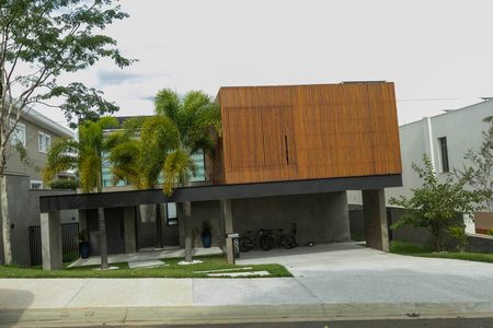 Casa de condomínio à venda com 421m², 4 quartos e 4 vagas Casa de condomínio à venda com 421m², 4 quartos e 4 vagasFRENTE DA CASA