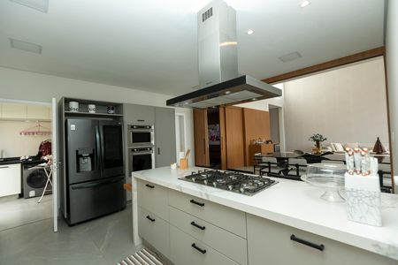 Casa de condomínio à venda com 421m², 4 quartos e 4 vagas Casa de condomínio à venda com 421m², 4 quartos e 4 vagasCOZINHA