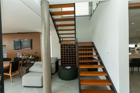 Casa de condomínio à venda com 421m², 4 quartos e 4 vagas Casa de condomínio à venda com 421m², 4 quartos e 4 vagasADEGA