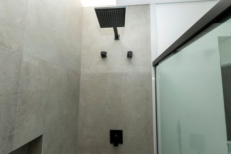 Casa de condomínio à venda com 421m², 4 quartos e 4 vagas Casa de condomínio à venda com 421m², 4 quartos e 4 vagasBANHEIRO SUITE 2