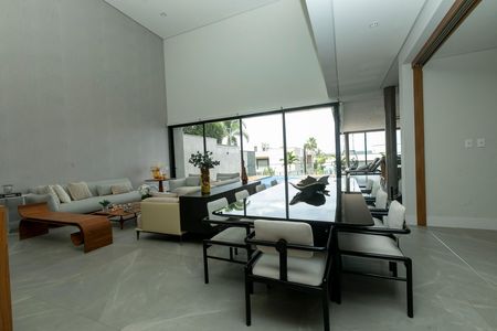 Casa de condomínio à venda com 421m², 4 quartos e 4 vagas Casa de condomínio à venda com 421m², 4 quartos e 4 vagasSALA DOIS AMBIENTES