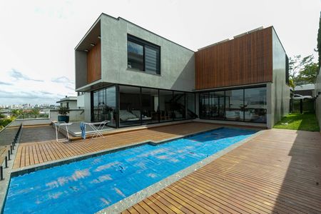 Casa de condomínio à venda com 421m², 4 quartos e 4 vagas Casa de condomínio à venda com 421m², 4 quartos e 4 vagasPISCINA