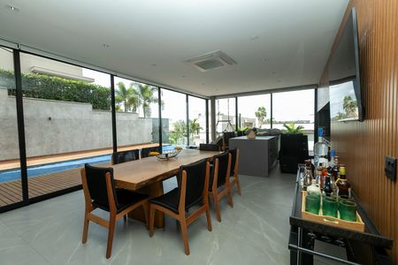 Casa de condomínio à venda com 421m², 4 quartos e 4 vagas Casa de condomínio à venda com 421m², 4 quartos e 4 vagasÁREA GOURMET