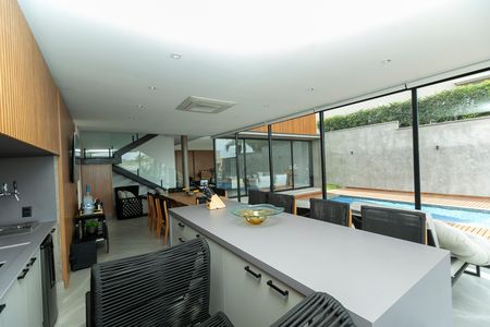 Casa de condomínio à venda com 421m², 4 quartos e 4 vagas Casa de condomínio à venda com 421m², 4 quartos e 4 vagasÁREA GOURMET
