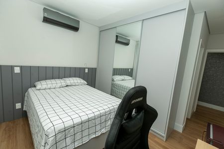 Casa de condomínio à venda com 421m², 4 quartos e 4 vagas Casa de condomínio à venda com 421m², 4 quartos e 4 vagasSUITE 2